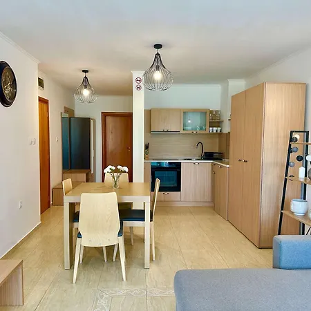 Modern One-bedroom In Diamant By Menada Apartment